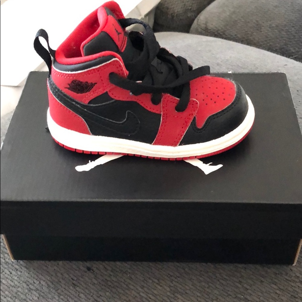 Jordan 1 MID BT
